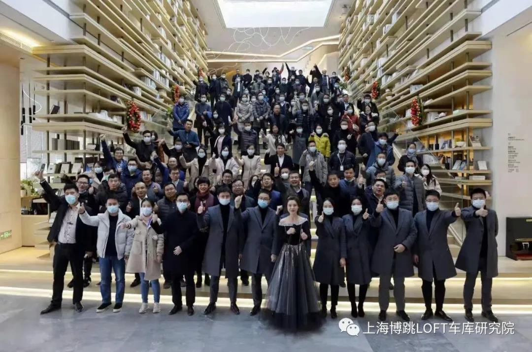 林芝全国一百多人在华侨城汉口道6号参观研讨LOFT专利车库技术！